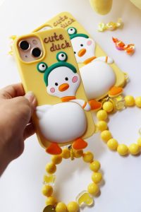 قاب موبایل آیفون جوجه اردک زشت + بندست - Image 3