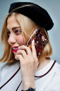 قاب موبایل آیفون فلاور آیلیش قهوه ای به همراه دو عدد بند کوتاه و بلند - Image 3