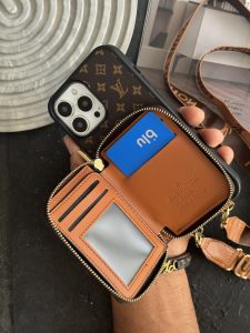 قاب موبایل آیفون لویی ویتون بگی والت جاکارتی - Image 2