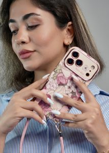 قاب موبایل آیفون شکوفه رویایی ویولا + 2تا بندست چرمی کوتاه و بلند - Image 3