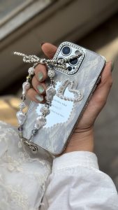 قاب موبایل آیفون قلب رمانتیک آیینه ای نگین دار + بندست - Image 2