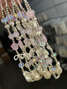 بند و آویز گل شمعدونی صورتی و سفید - Image 2